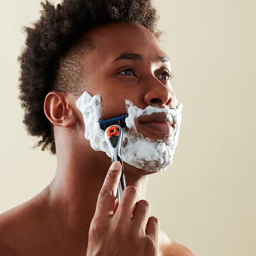 17-Piece Amazon Basics Men's Razor Set