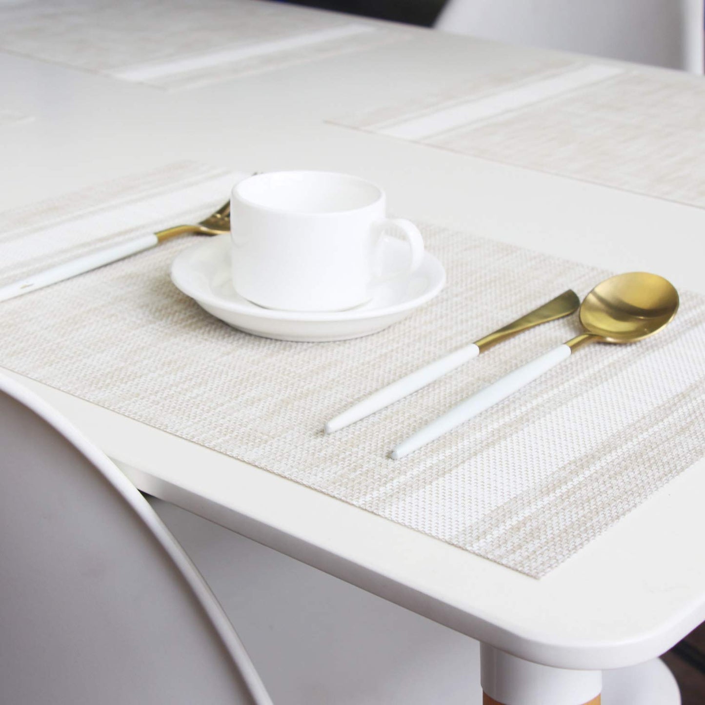 Bright Dream Placemats Kitchen Table Mats Set of 4 Washable Easy to Clean PVC Placemat (placemats Set of 4, White)