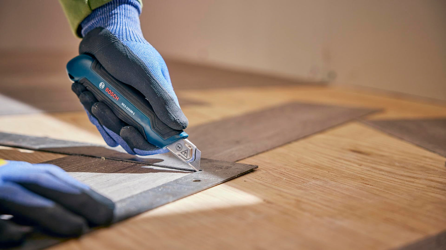 2-Piece Bosch Utility Knife Set with Blades