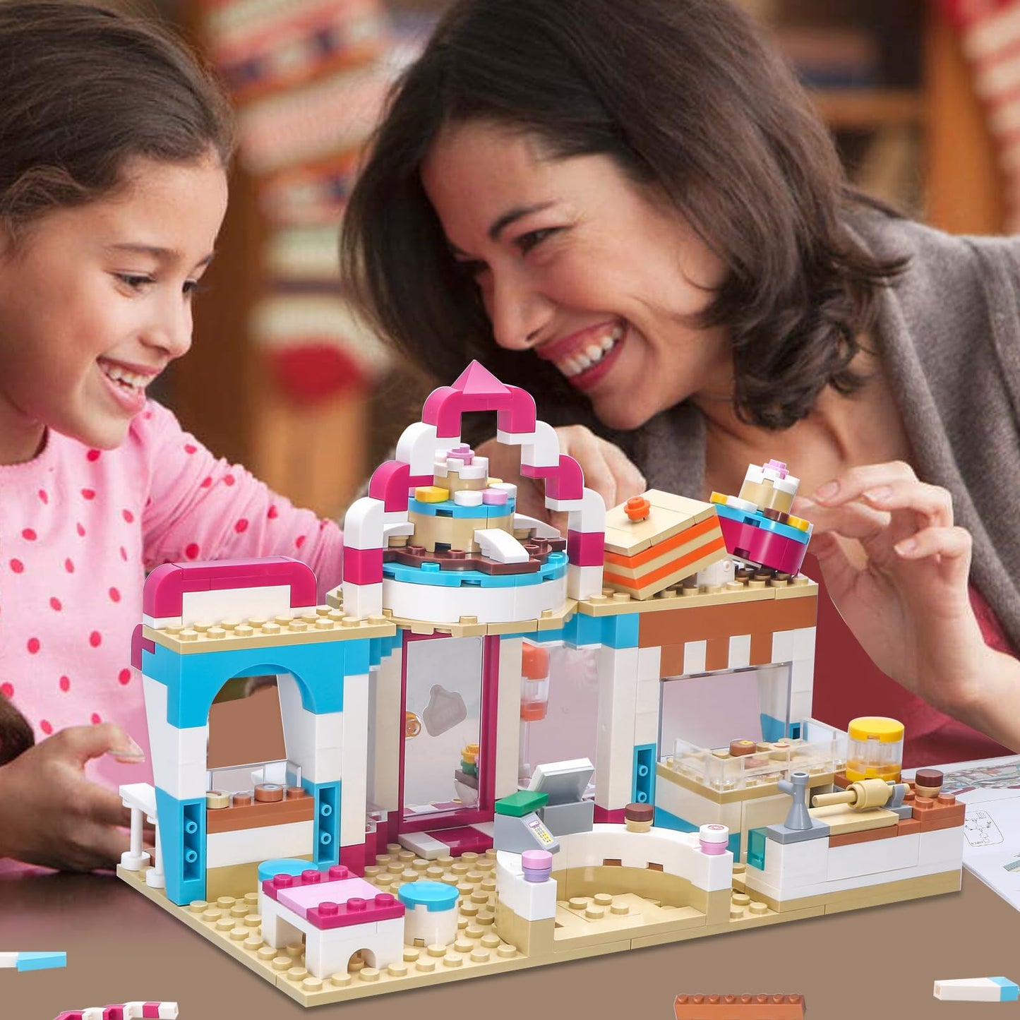 BRICK STORY Dream Girls Friends Bakery Building Sets 348 Pieces Cake Shop Baking Building Toys Dessert Store Construction Toys Christmas Birthday Gift for Kids Aged 6-12 and Up