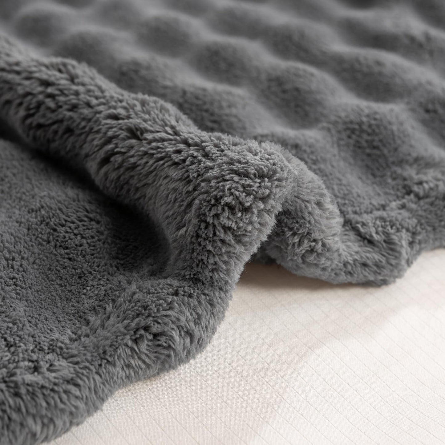YUSOKI Super Soft Faux Fur Throw Blanket