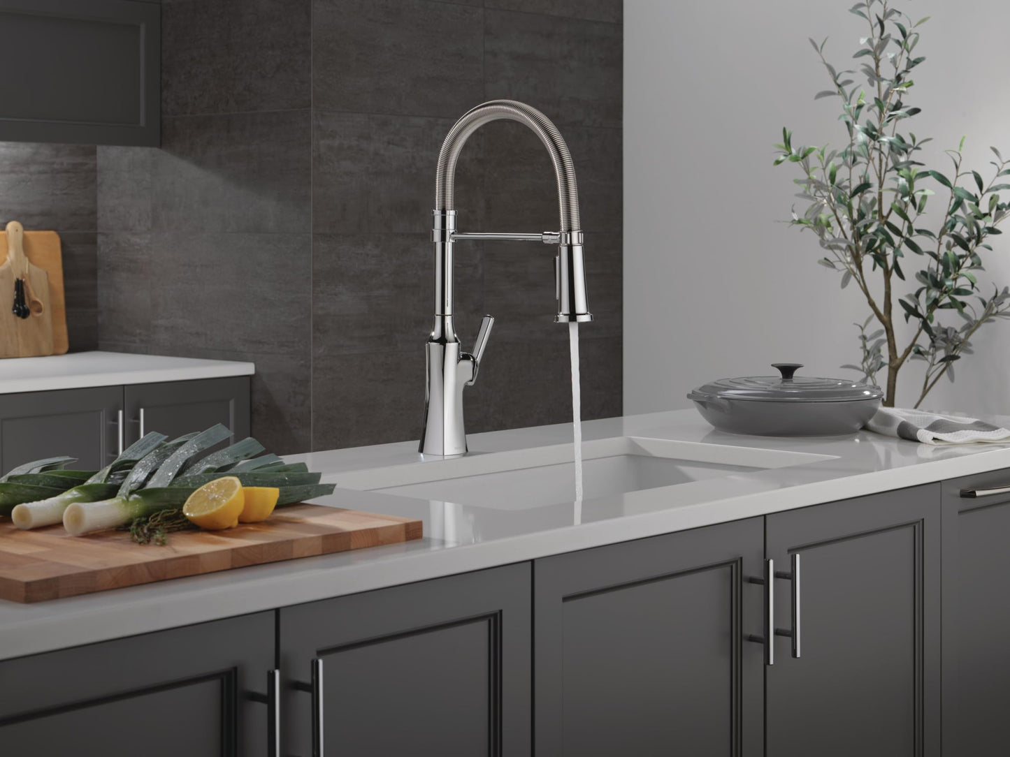 Delta Chrome Pull Down Kitchen Faucet with Sprayer