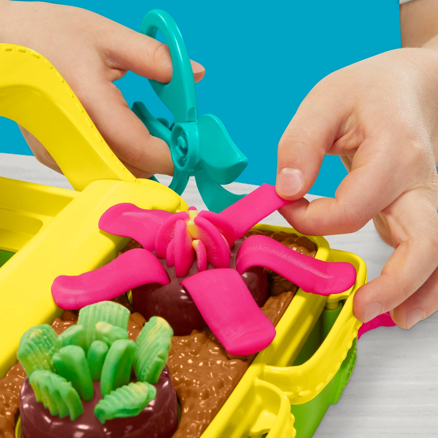 Play-Doh Flower Garden Toy Playset for Kids