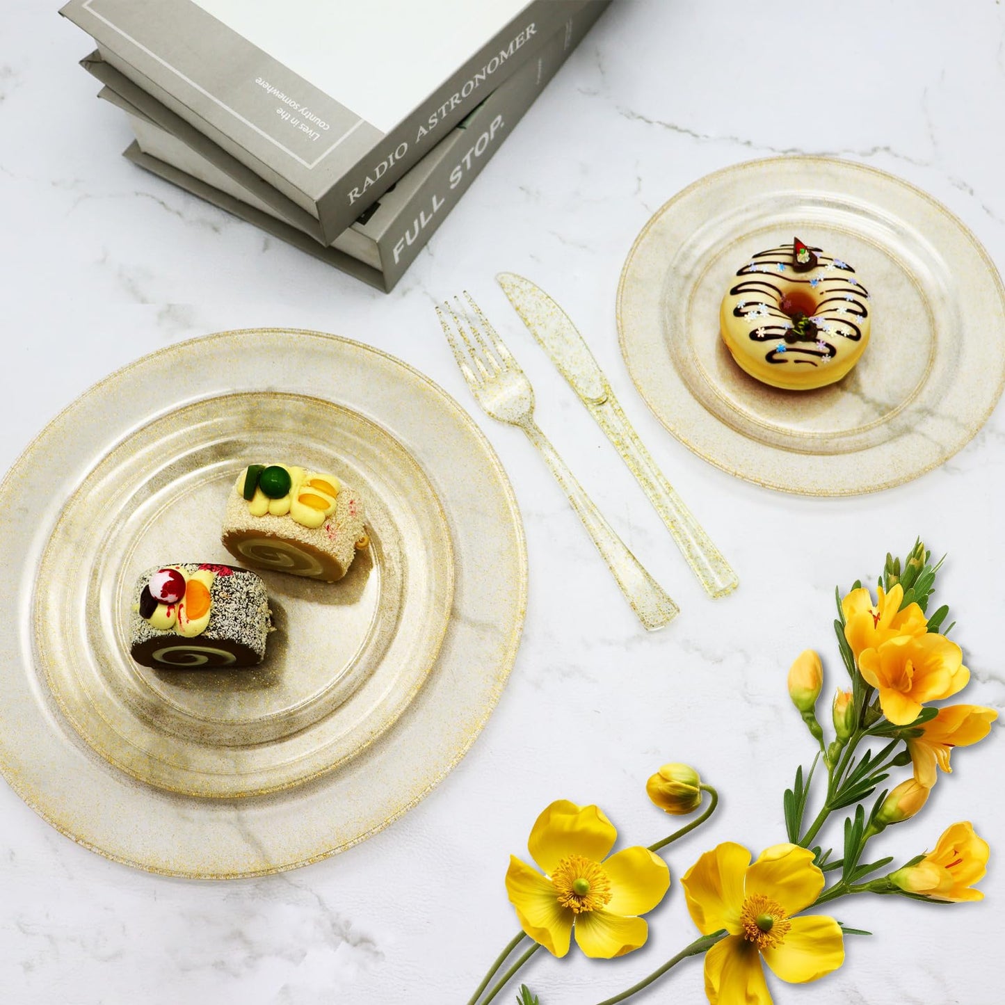125PCS Heavy Duty Gold Plastic Plates
