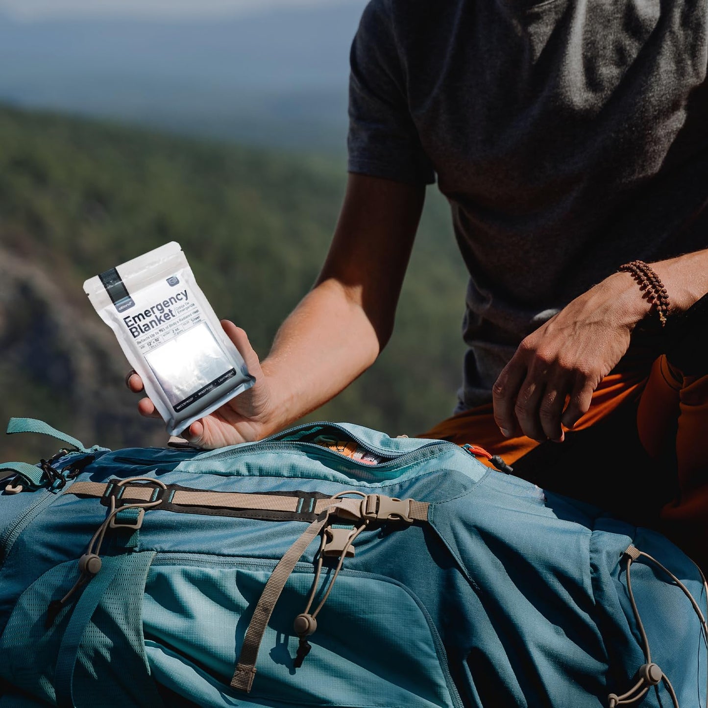 6 Pack Emergency Survival Blankets for Winter