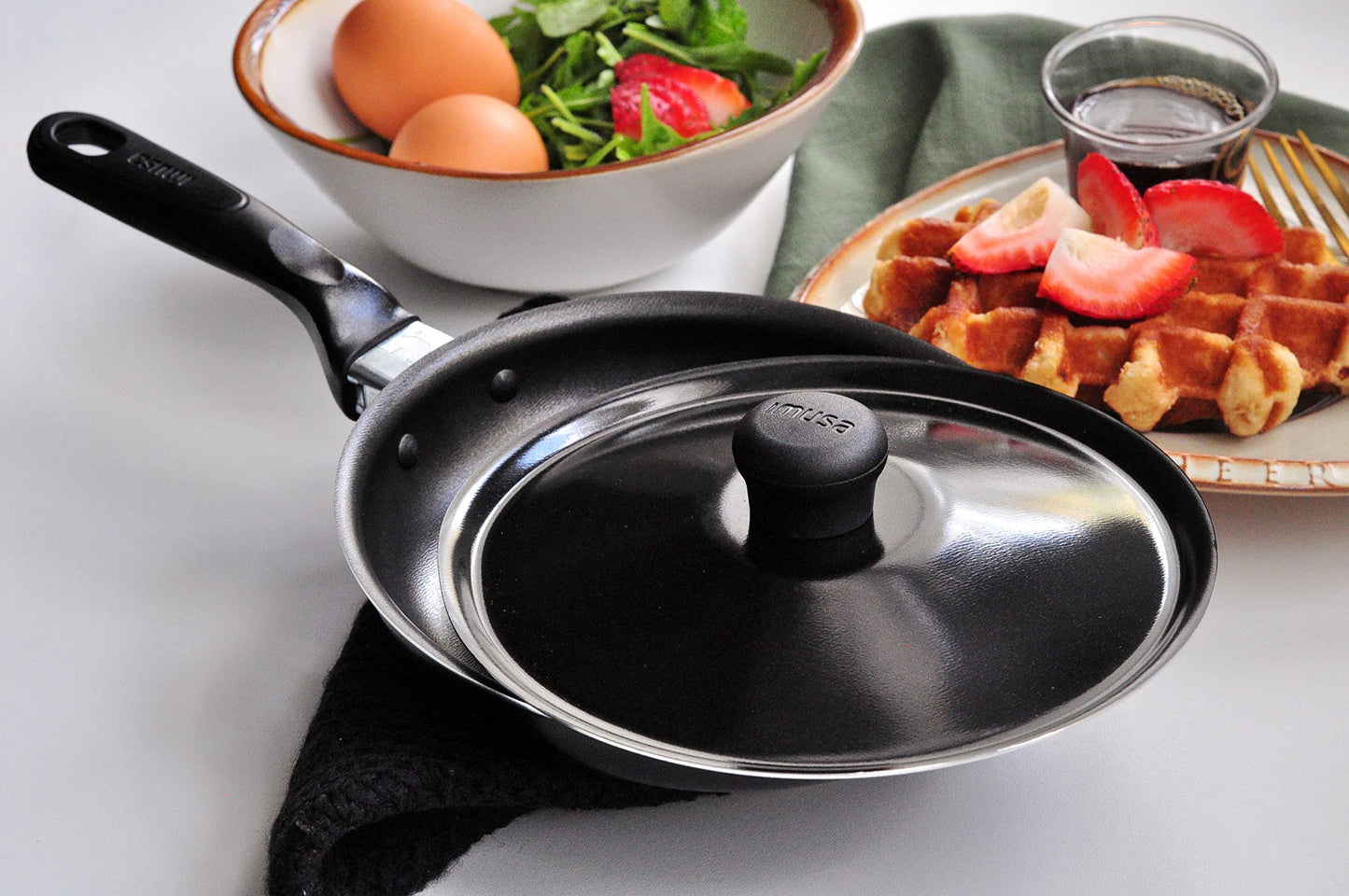 Imusa Casserole with Lid and Handle, STD, Black, Red or Blue (pack of 1)
