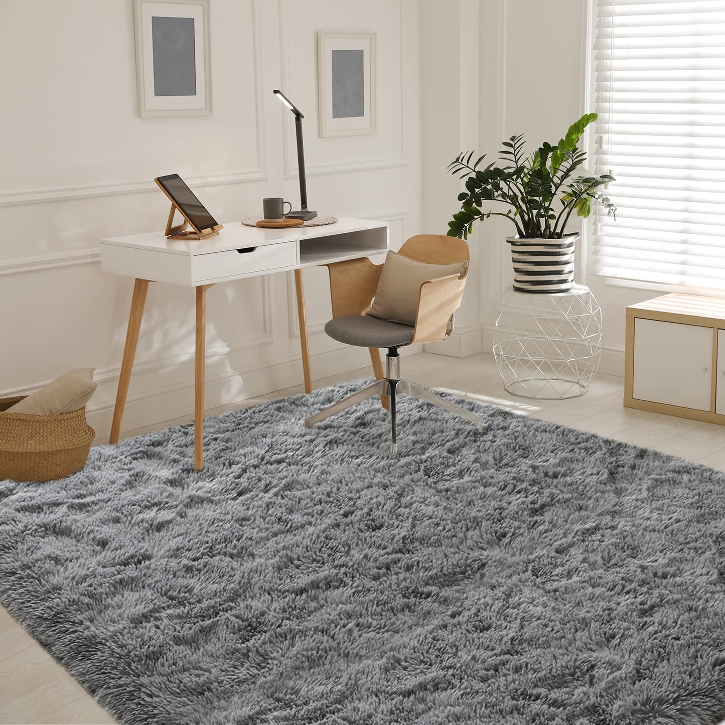 Iplusmall Grey Rug for Living Room, Large 5X8 Ft Soft Fluffy Shag Area Rug for Bedroom Nursery Room, Throw Shaggy Furry Carpet, Rectangle Faux Fur Plush Rugs for Kids Dorm Teen Room Home Décor