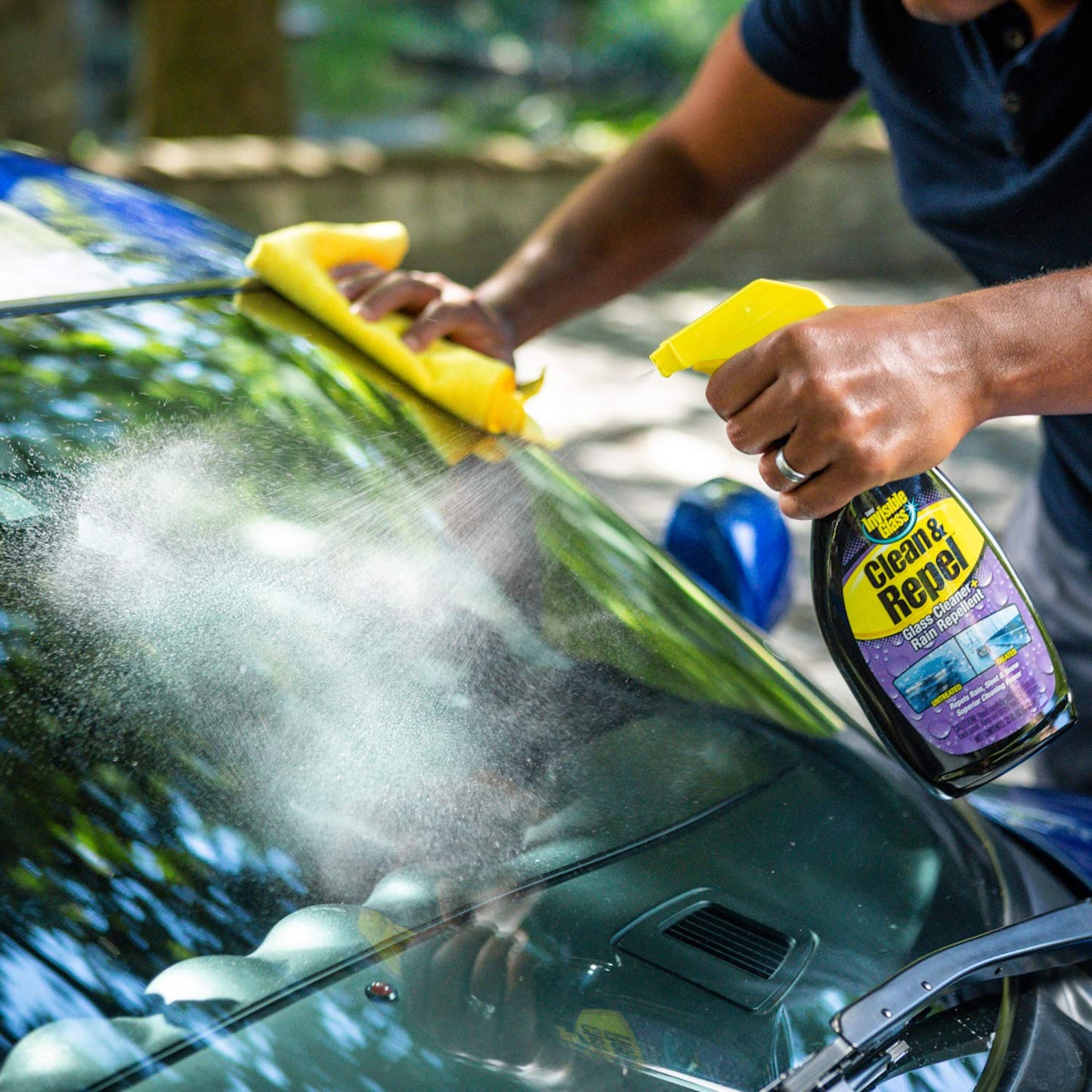 Invisible Glass 92184-6PK 22-Ounce Premium Glass Cleaner with Rain Repellent for Exterior Automotive Glass and Windshields to Shield Against Rain, Snow, and Sleet, Pack of 6
