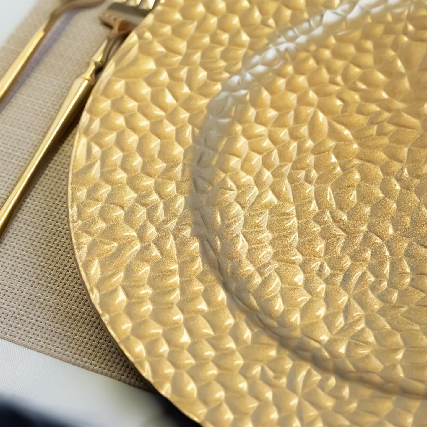 MAONAME Gold Charger Plates, Set of 6, 13" Round Charger Plates, Decorative Chargers for Dinner Plates, Plastic Plate Chargers for Dinner Plates