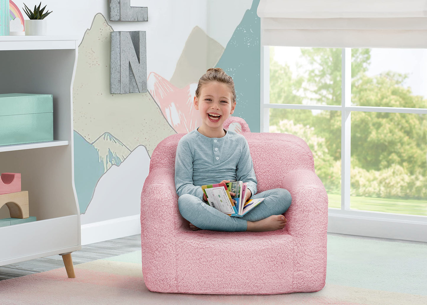 Cozee Sherpa Chair by Delta Children