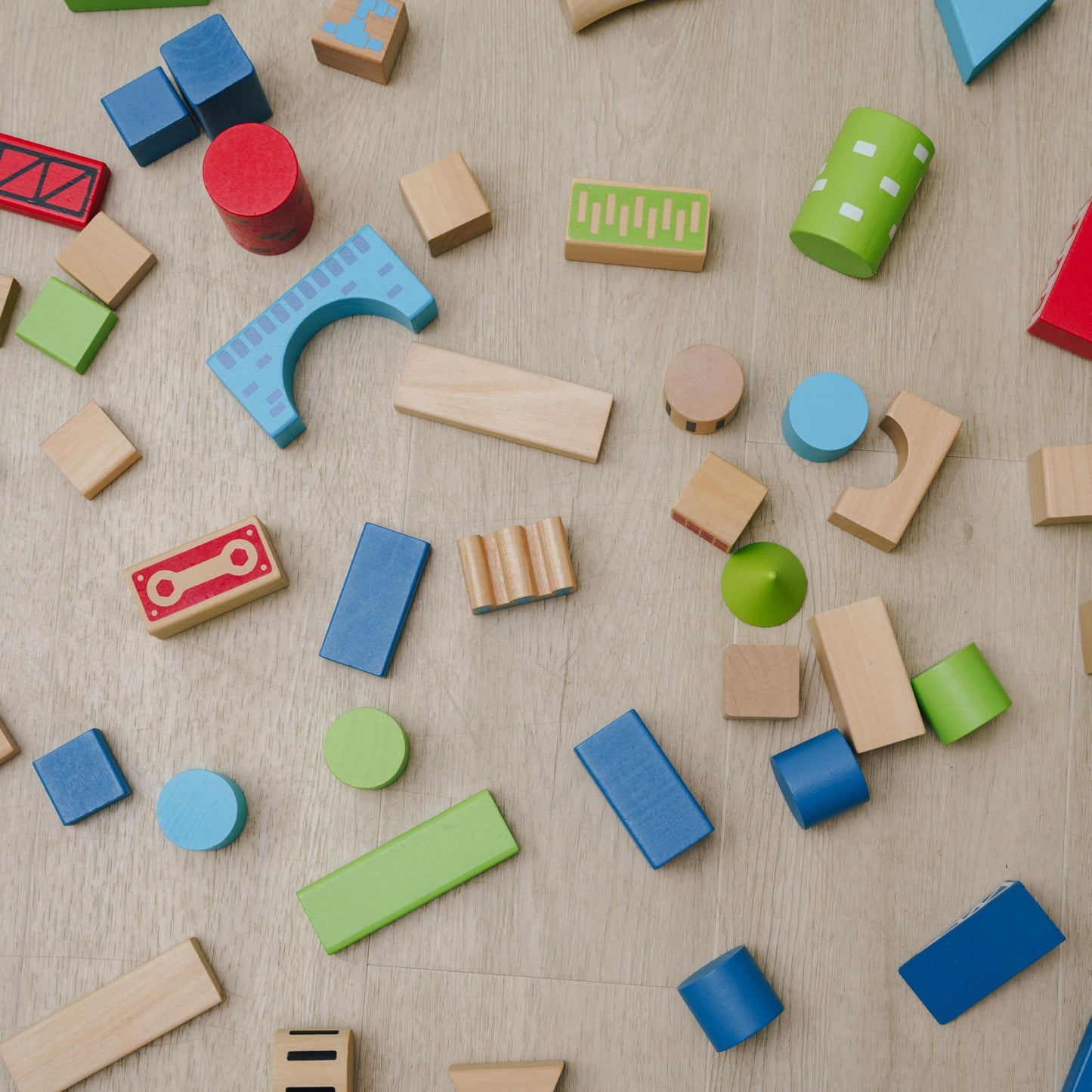 Discovery Kids 80-Piece Wooden Building Blocks Set
