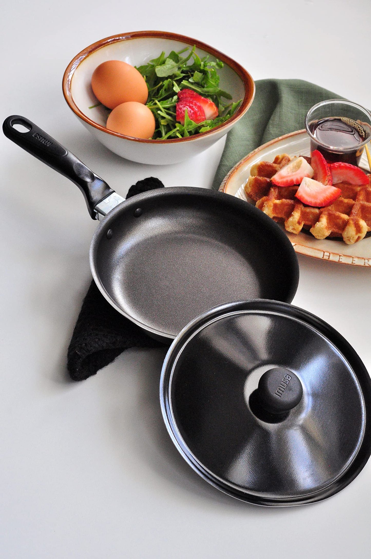 Imusa Casserole with Lid and Handle, STD, Black, Red or Blue (pack of 1)