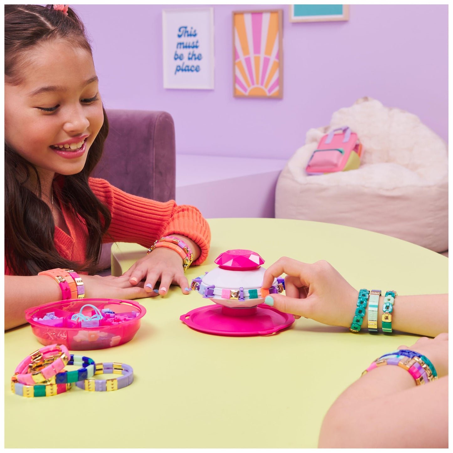 Cool Maker PopStyle Bracelet Maker, 170 Beads for Bracelets, Make & Remake 10 Bracelets, Bracelet Making Kit, Arts & Crafts Christmas Gifts for Kids