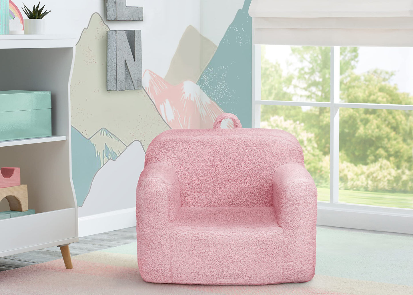 Cozee Sherpa Chair by Delta Children