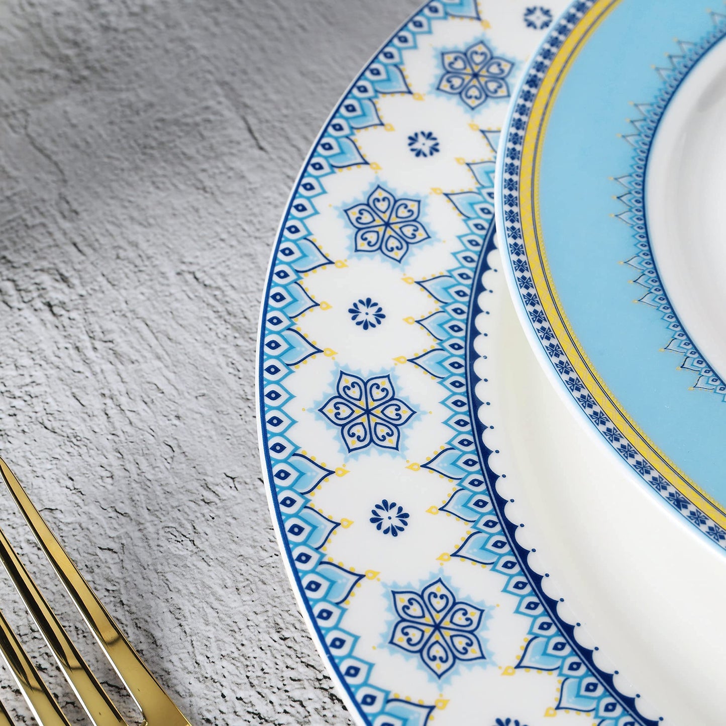 fanquare 18 Piece Porcelain Dinnerware Service for 6, Cloud Grain Painted Bowls, Dishes, Bright Blue Dinner Set