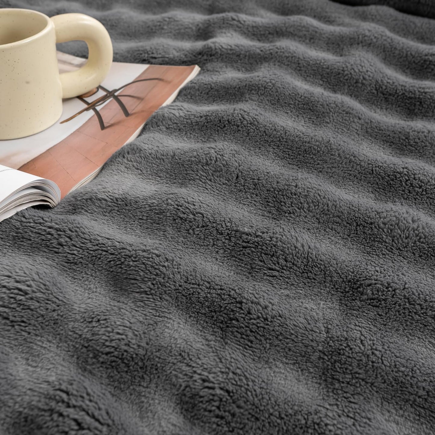 YUSOKI Super Soft Faux Fur Throw Blanket