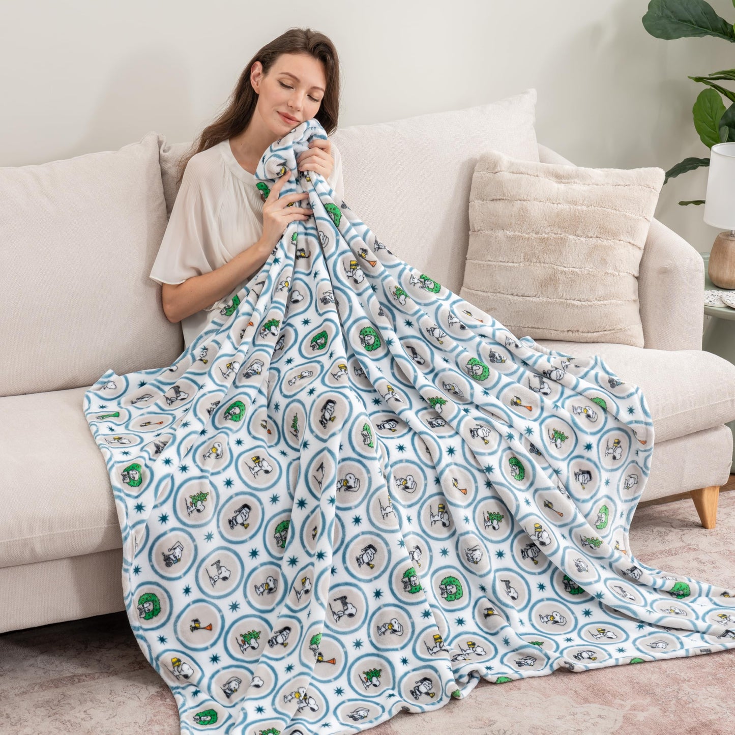 Berkshire Blanket Snoopy Plush Blanket, White 60x70