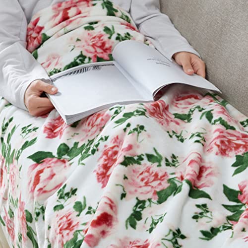 Betsey Johnson- Twin Blanket, Ultra Soft & Cozy Plush Home Décor, All Season Bedding (Blooming Roses White, Twin)