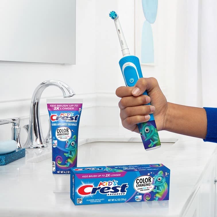 Oral-B Kid's Electric Rechargeable Toothbrush with Charger, Featuring Extra Soft Color Changing Bristles, for Ages 3, White/Blue