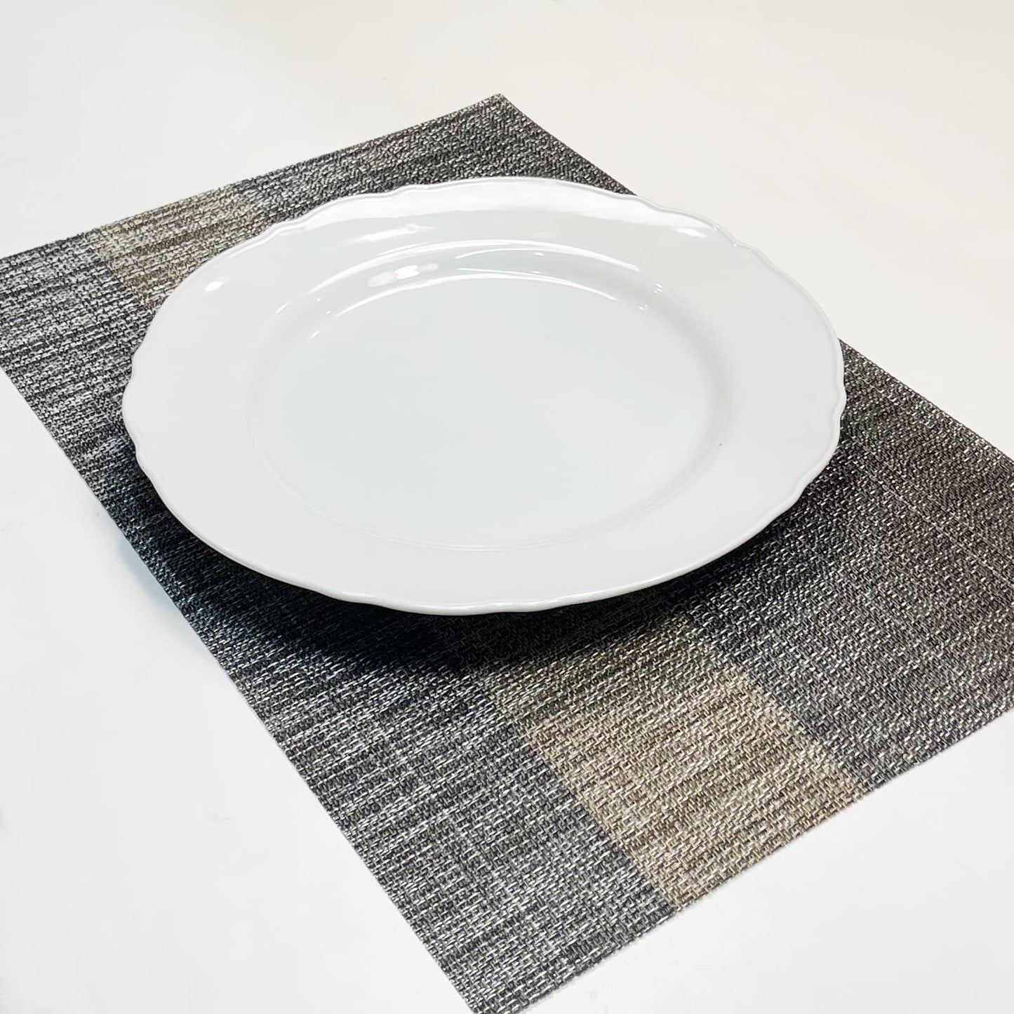 Canglifull Placemats Set of 6, Vinyl Woven Placemats, Beautiful Washable and Durable Non-Slip Table Placemats, Indoor/Outdoor Placemats (Black, 6)