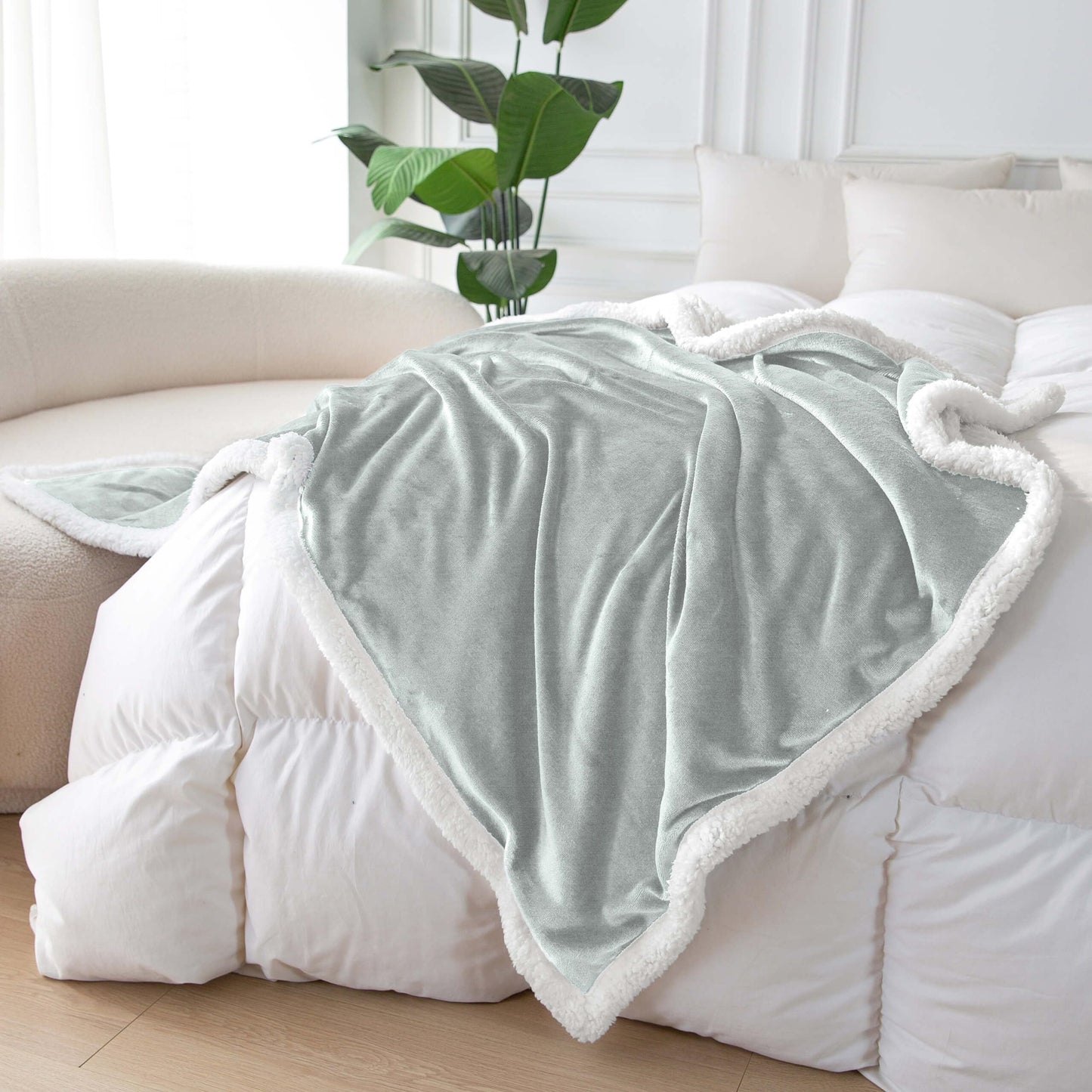 VASANI Sherpa Fleece Throw Blanket, Soft Fuzzy Blanket for Sofa Couch Bed, Warm Cozy Blanket, Light Gray, 50x60 Inches