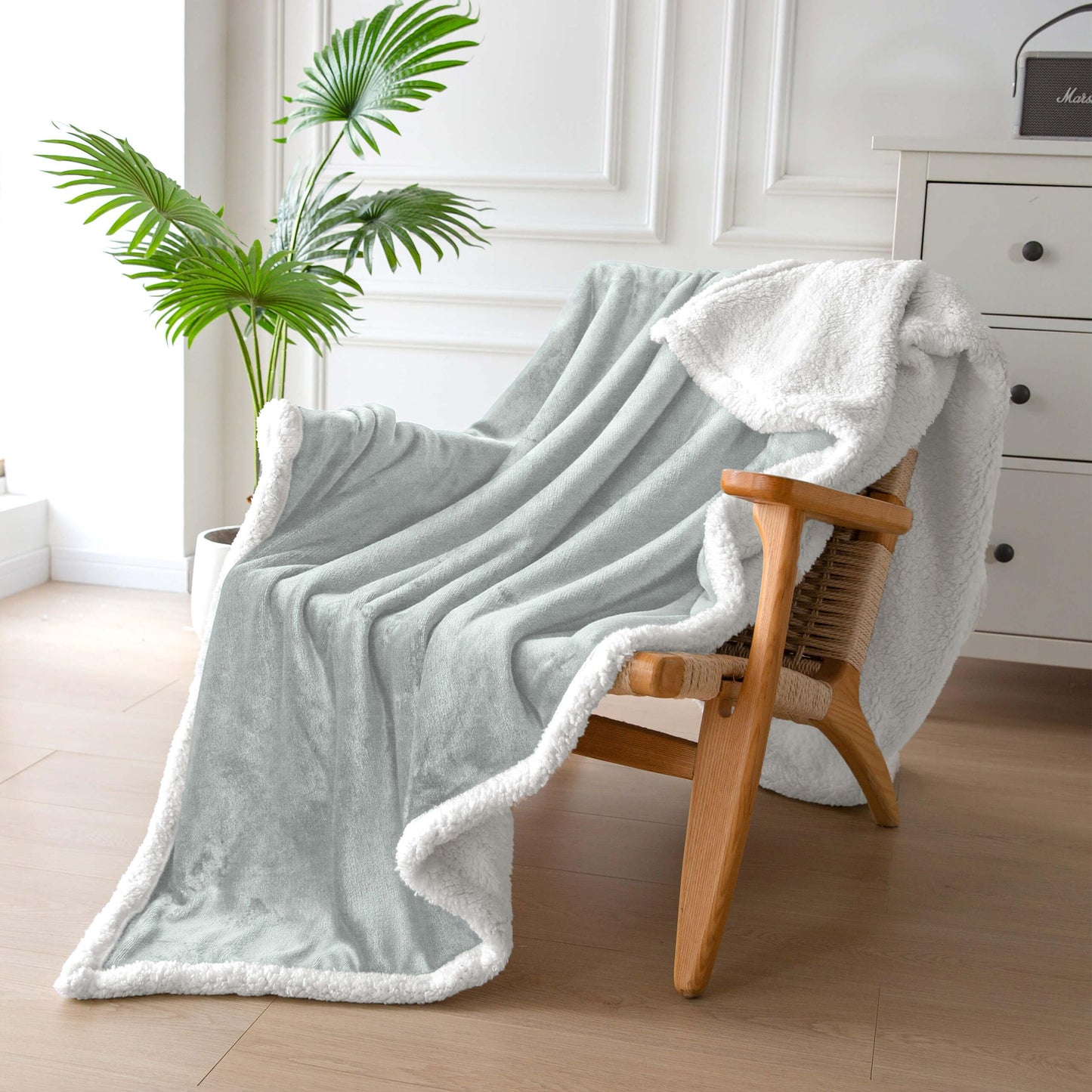 VASANI Sherpa Fleece Throw Blanket, Soft Fuzzy Blanket for Sofa Couch Bed, Warm Cozy Blanket, Light Gray, 50x60 Inches