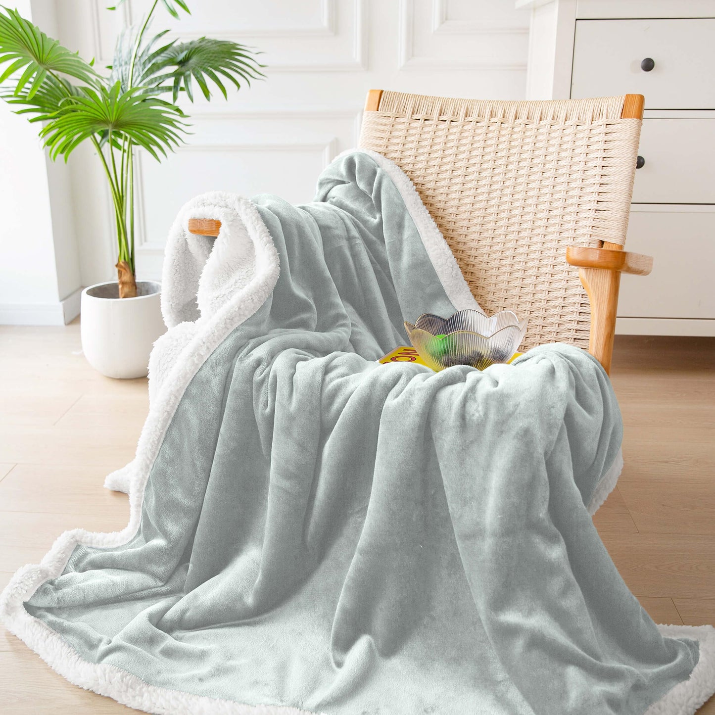 VASANI Sherpa Fleece Throw Blanket, Soft Fuzzy Blanket for Sofa Couch Bed, Warm Cozy Blanket, Light Gray, 50x60 Inches