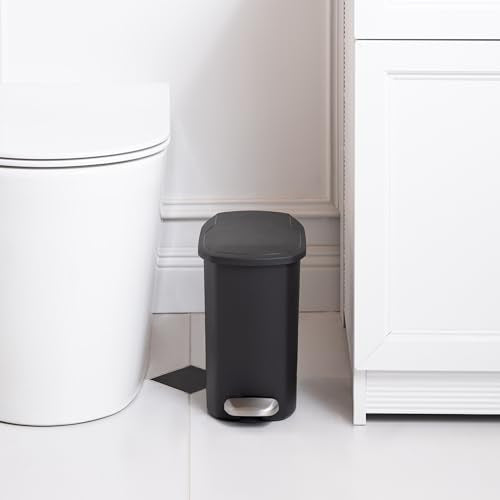Amazon Basics Compact Plastic Trash Can with Pedal
