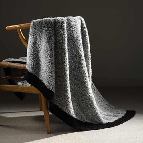 Amélie Home Soft Knit Fuzzy Throw Blanket