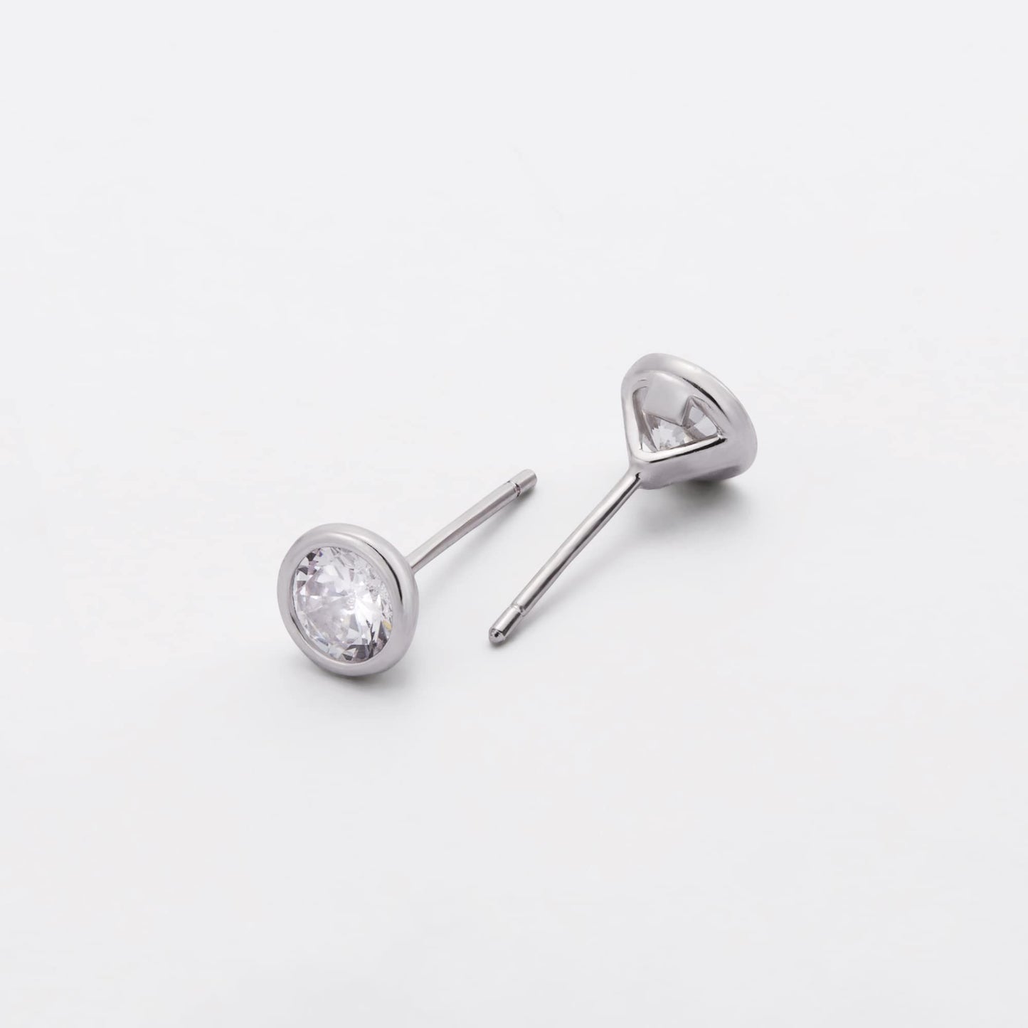 Amazon Essentials Sterling Silver AAA Cubic Zirconia Bezel Stud Earrings (6mm)