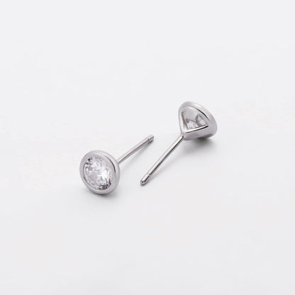 Amazon Essentials Sterling Silver AAA Cubic Zirconia Bezel Stud Earrings (6mm)