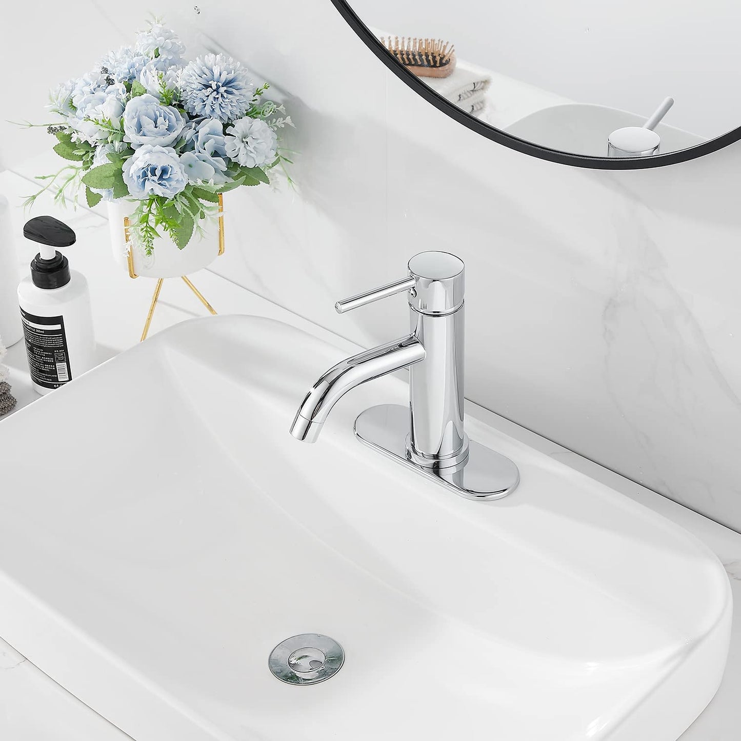 Chrome Single Handle Bathroom Sink Faucet with Drain