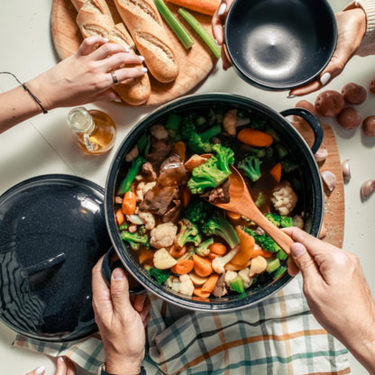 9.5 Qt Granite Ware Dutch Oven with Lid