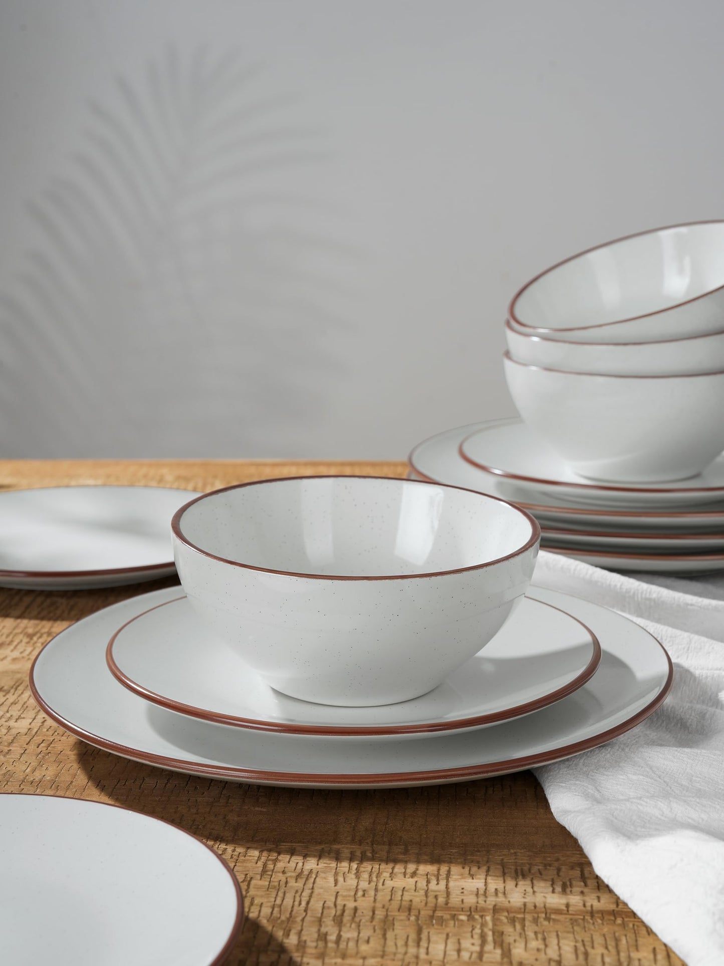 18-Piece Famiware Ceramic Dinnerware Set