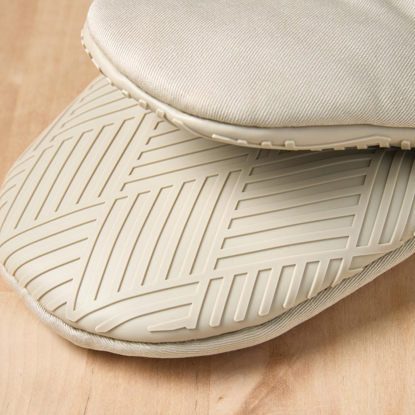 TOWN & COUNTRY BASICS Silicone Mini Oven Mitt Set