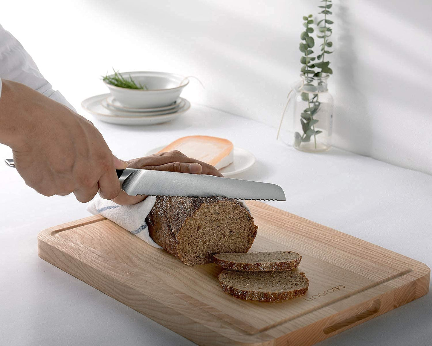 linoroso Serrated Bread Knife for Homemade Bread,Ultra Sharp Forged German High Carbon Stainless Steel Blade(8 inch),Full Tang,Ergonomic Handle- MAKO Series