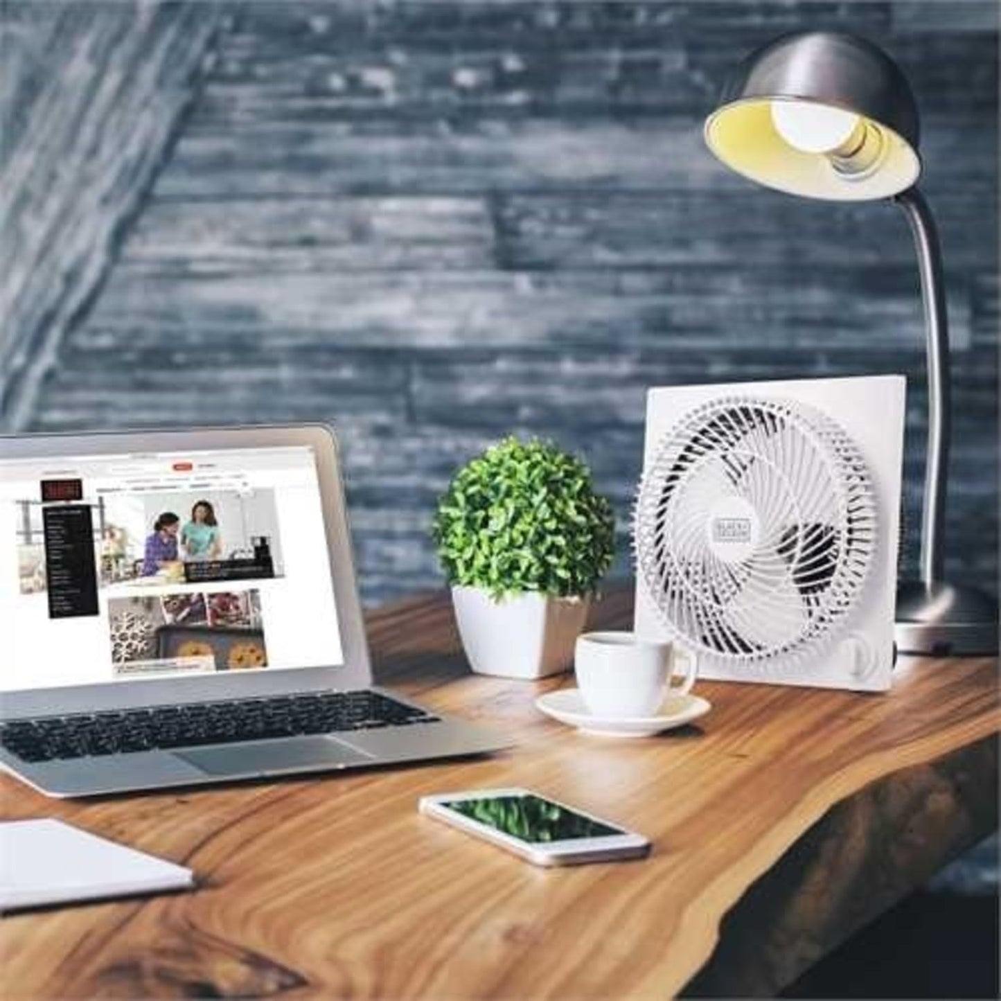 BLACK+DECKER 9-Inch Quiet Tabletop Box Fan