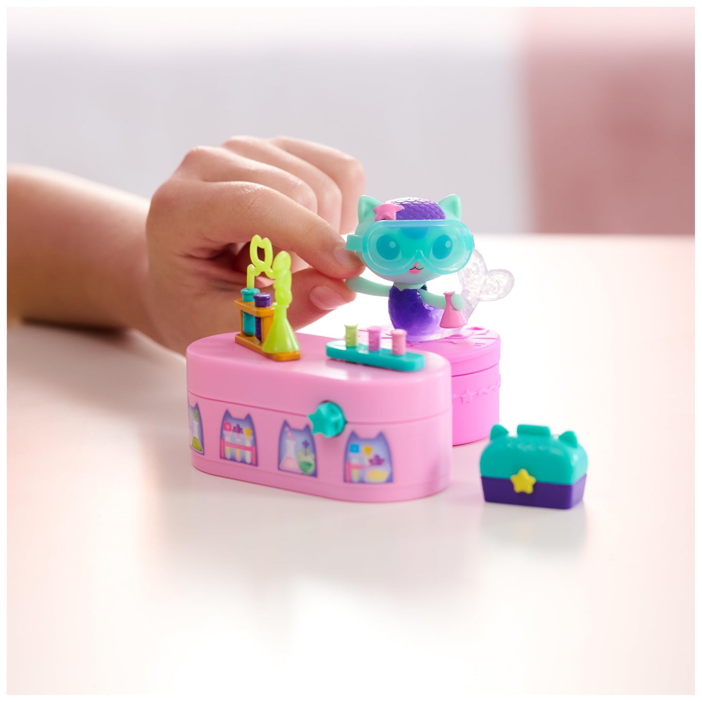 Gabby's Dollhouse Mercat Bobble Figure with Furniture
