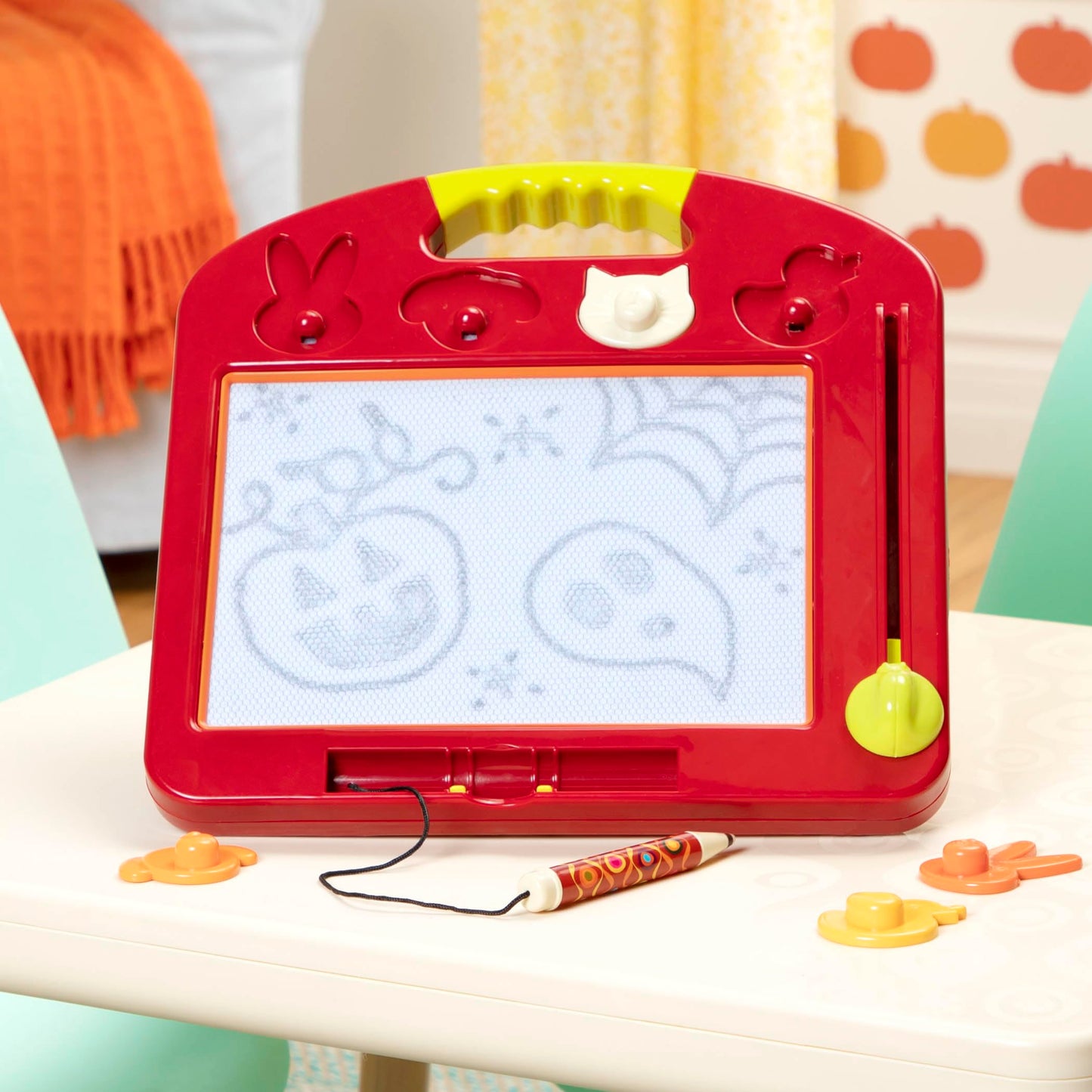 Magnetic Drawing Board with 4 Animal Stamps