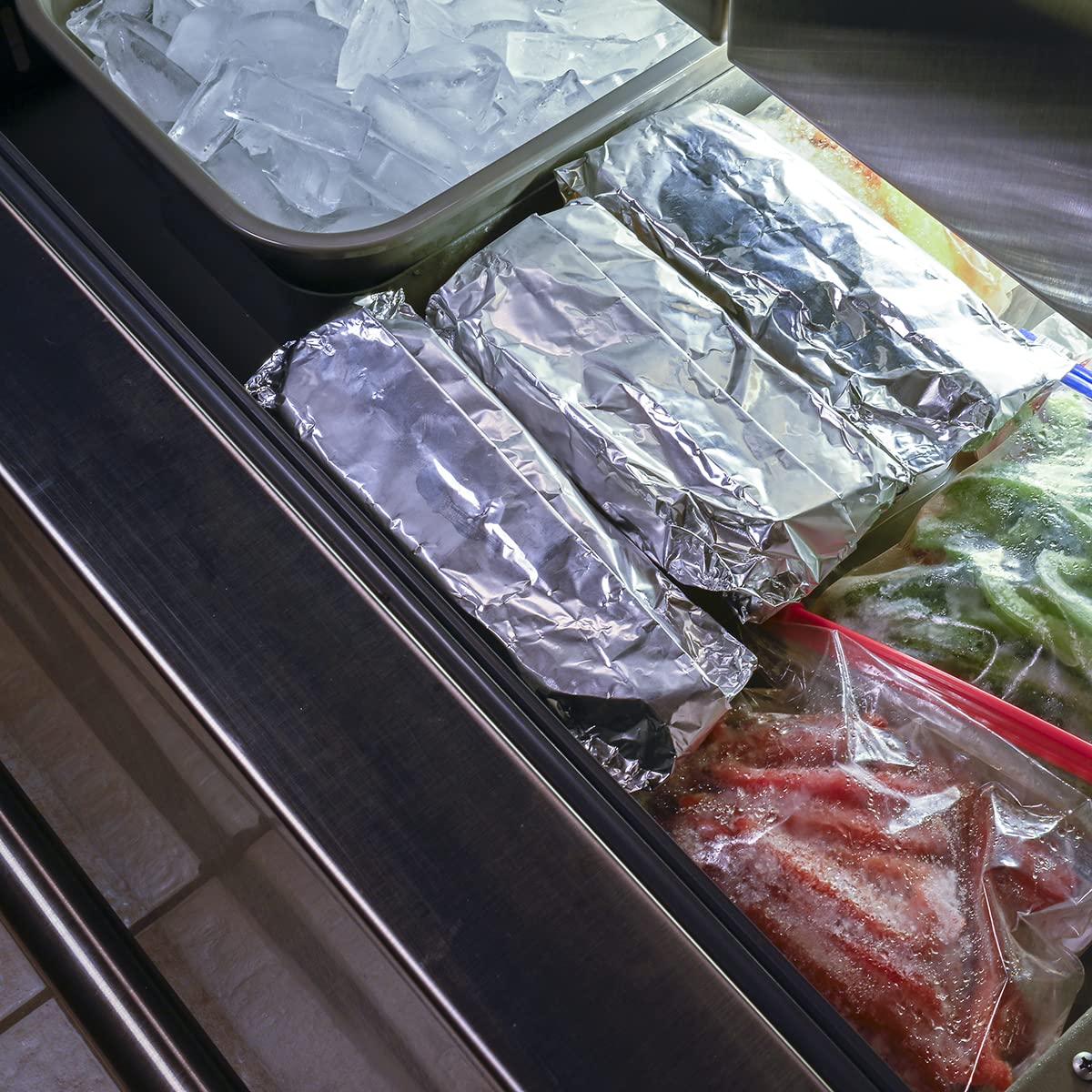 95 Sq Ft Amazon Basics Heavy Duty Foil