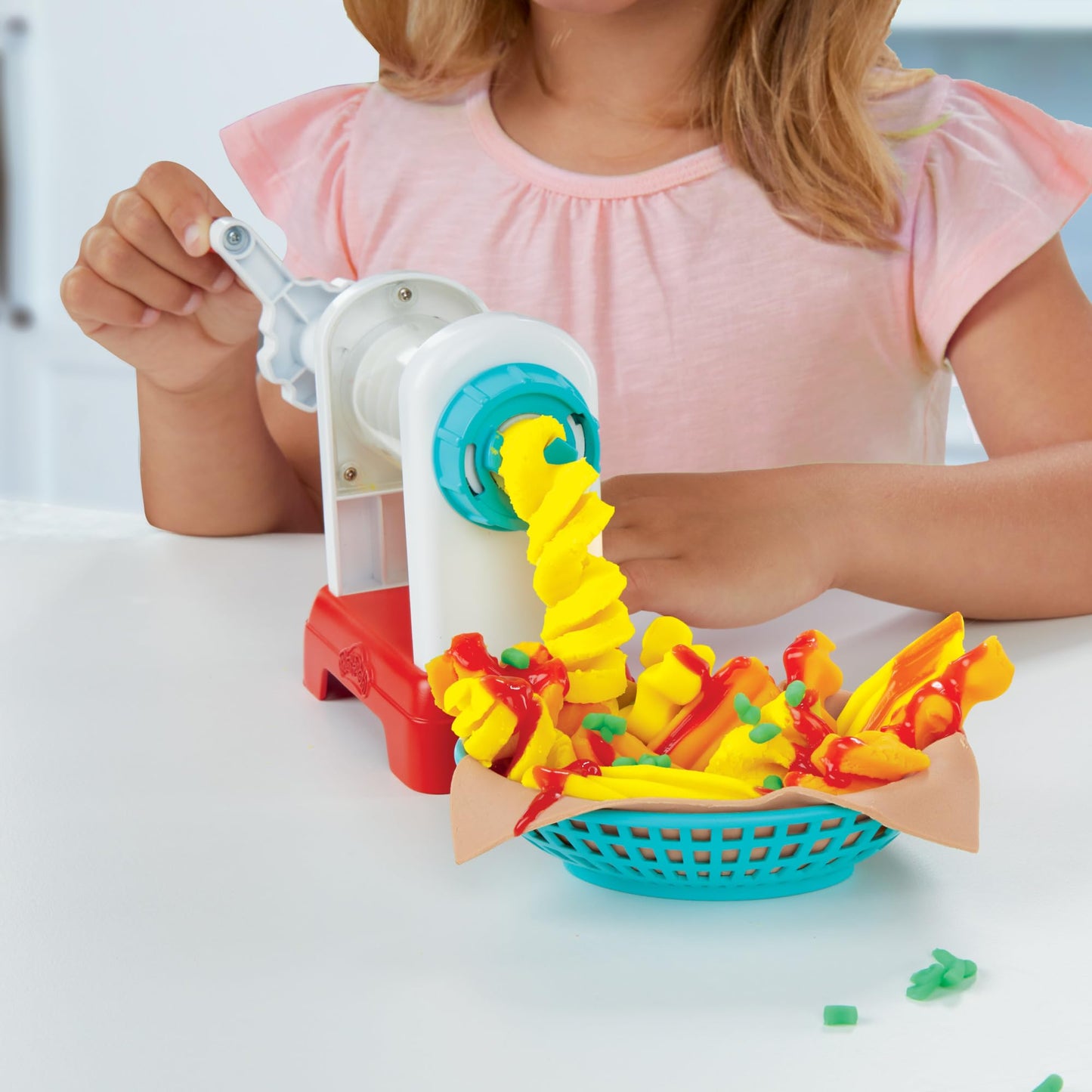 Play-Doh Spiral Fries Playset with 5 Cans