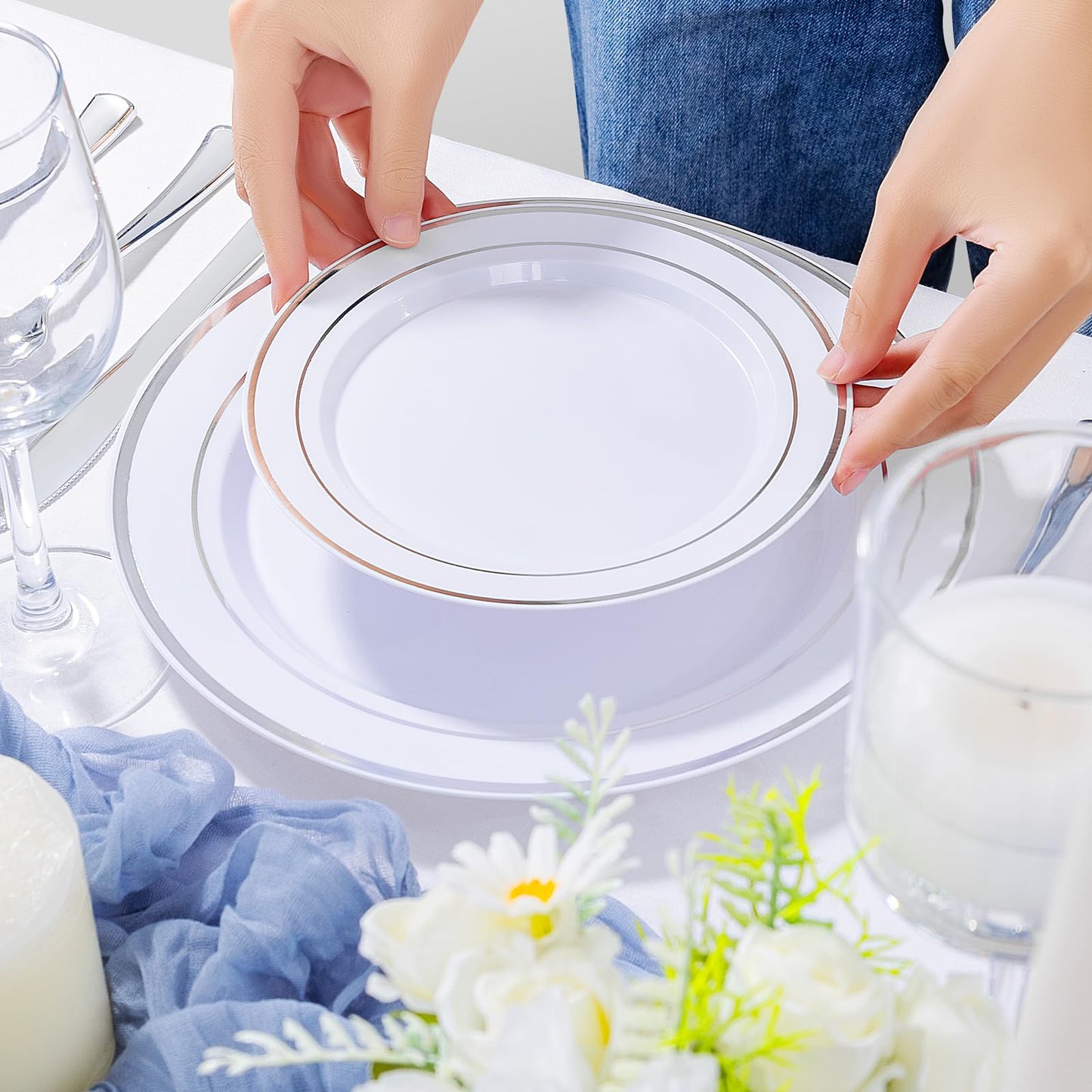 DaYammi 500pcs Silver Plastic Dinnerware Set