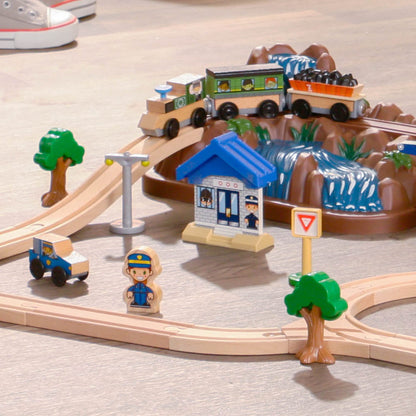 KidKraft 61-Piece Magnetic Train Set with Tracks