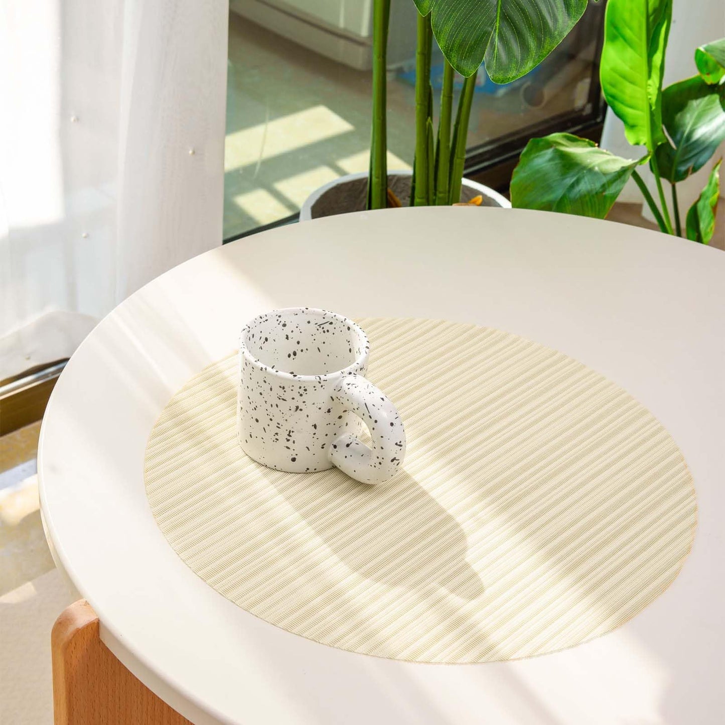 FunWheat Placemats Set of 8 Vinyl Washable Place Mats for Dining Table Durable Plastic Woven Round Table Mats 15 inches Easy to Clean (Round Beige, 8pcs)
