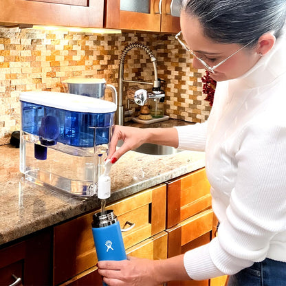 PUR 30-Cup Water Filter Dispenser with 1 Genuine PUR Filter, Large 30-Cup Capacity, 2-in-1 Powerful, Faster Filtration, Lasts 2 Months or 40 Gallons, Dishwasher Safe, White/Blue (DS1800Z)