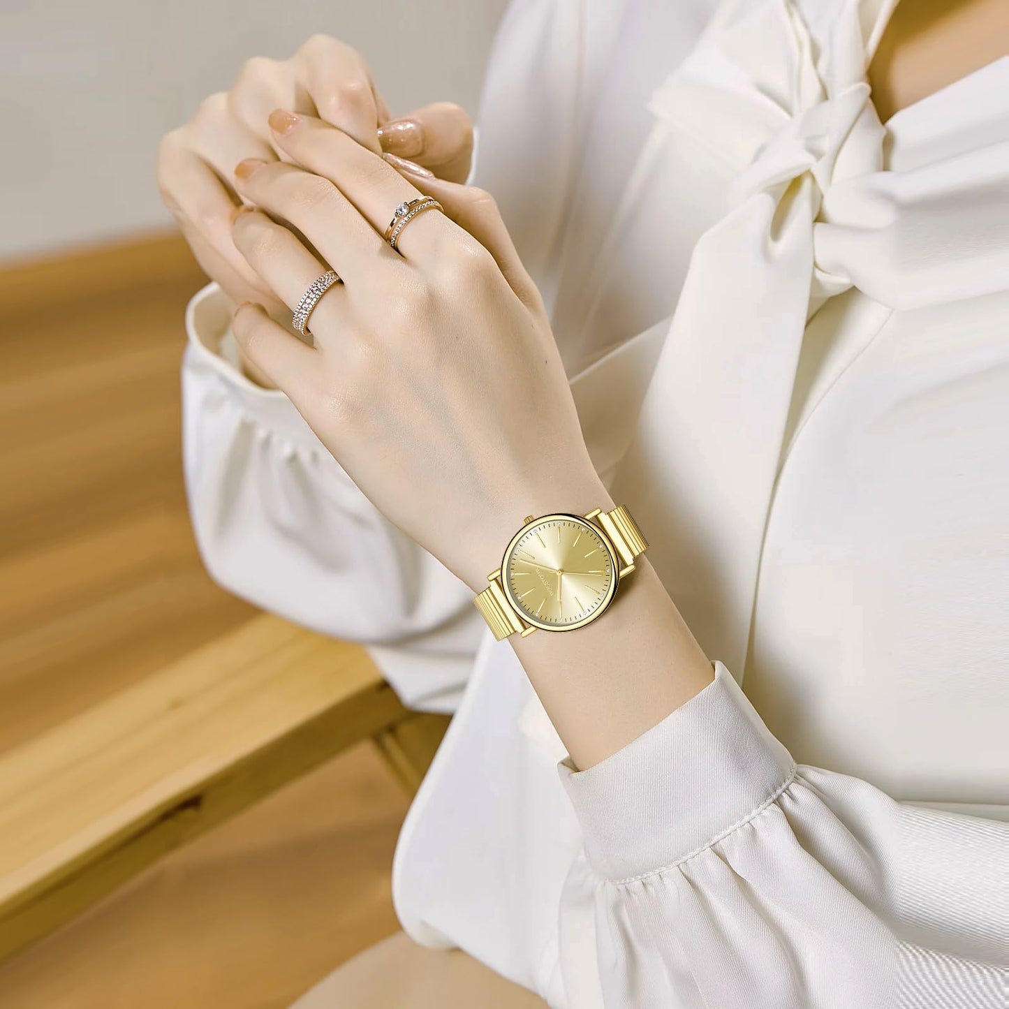 Women’s Analog Watch with Expandable Stainless Steel Strap
