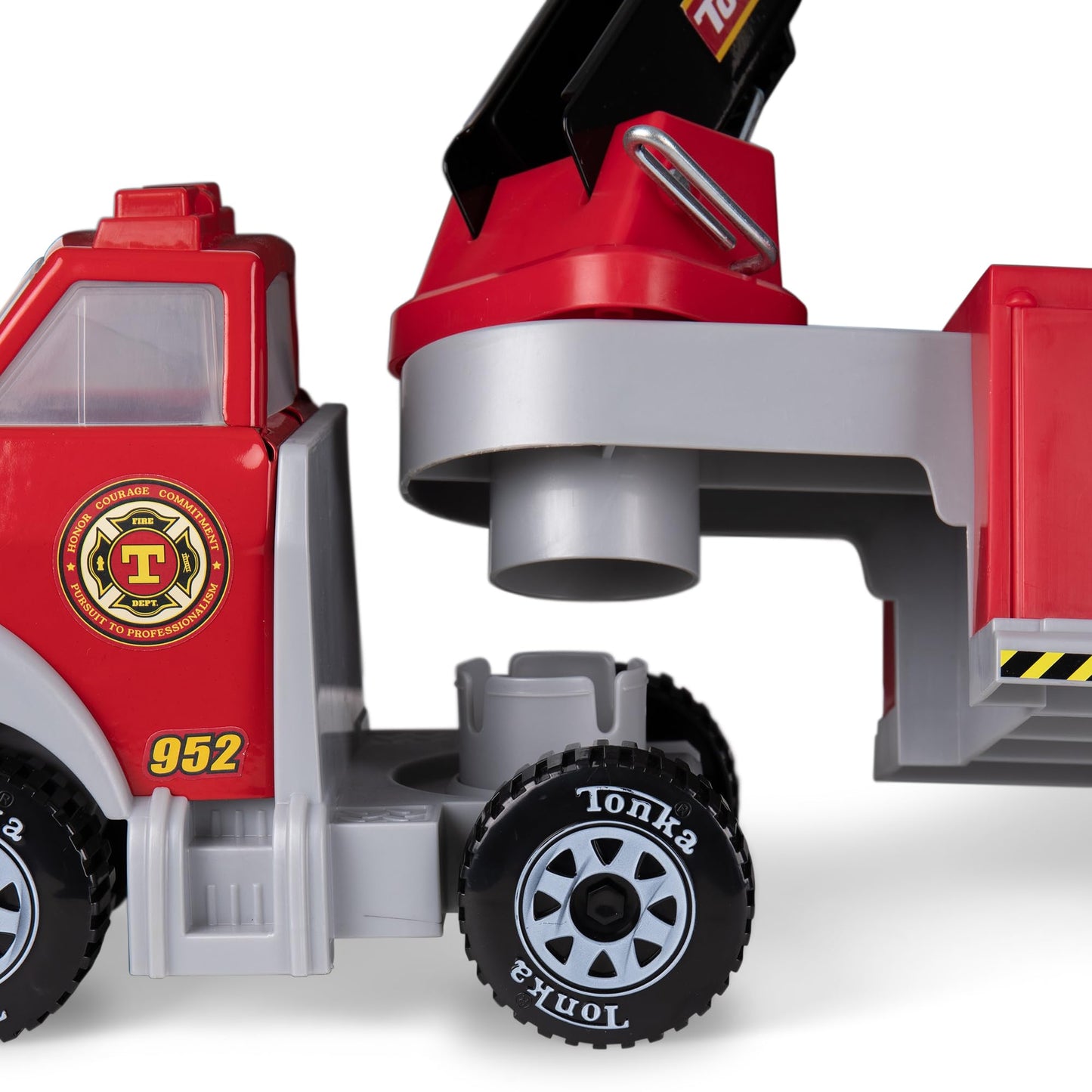 Tonka Steel Classics, Hook N’ Ladder Fire Truck– Made with Steel & Sturdy Plastic, red Friction Powered, Boys and Girls, Toddlers Ages 3+, Big fire Truck, Toddlers, Birthday Gift, Christmas, Holiday