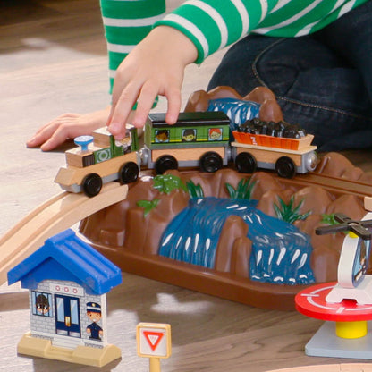 KidKraft 61-Piece Magnetic Train Set with Tracks