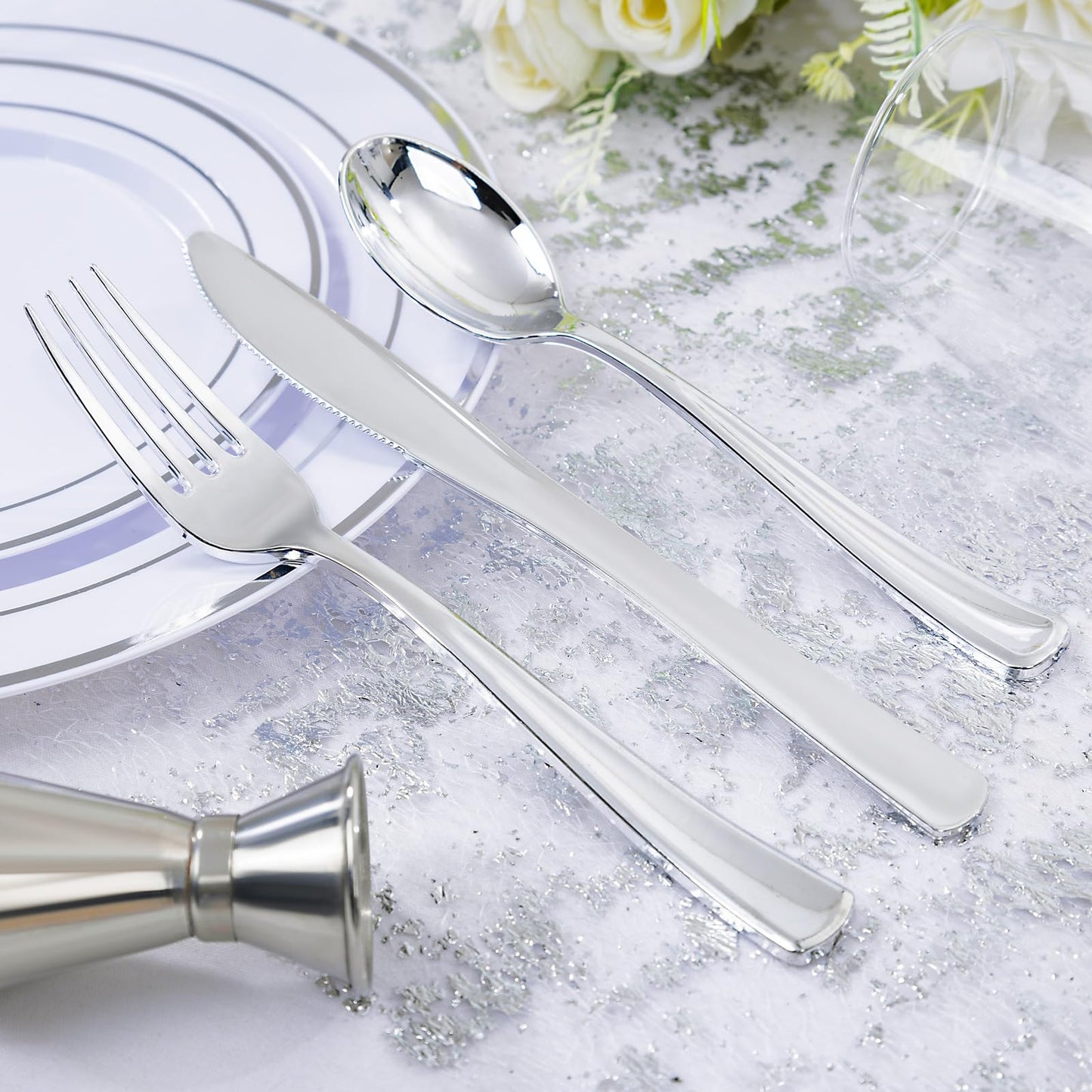 DaYammi 500pcs Silver Plastic Dinnerware Set
