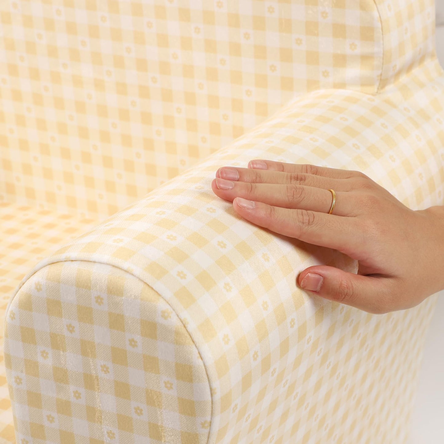 MOMCAYWEX Kids Sofa with Ottoman, Shell-Like Sofa for Boys and Girls, Yellow